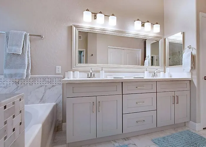 Hollyhock - Pet-friendly 4br Heated Pool & Near Golf *