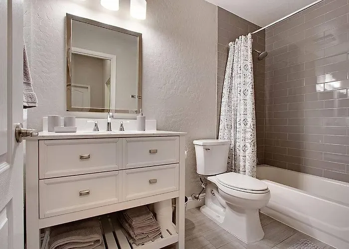 Hollyhock - Pet-friendly 4br Heated Pool & Near Golf