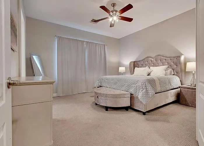 Hollyhock - Pet-friendly 4br Heated Pool & Near Golf *